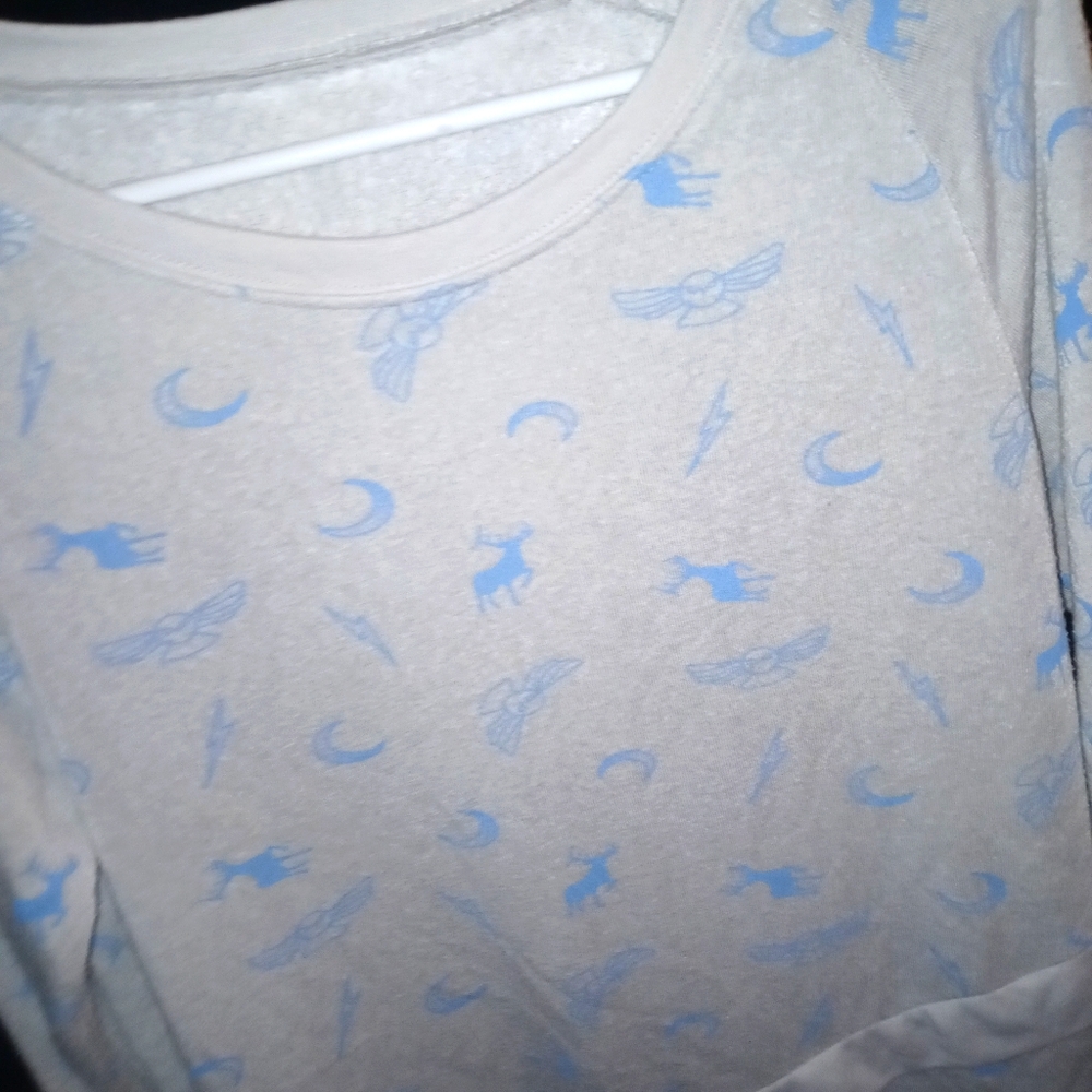 Juniors light sweater